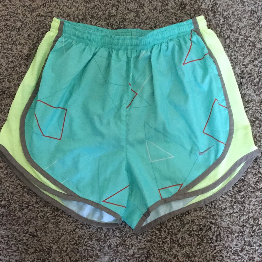 Nike women’s tempo shorts, size S